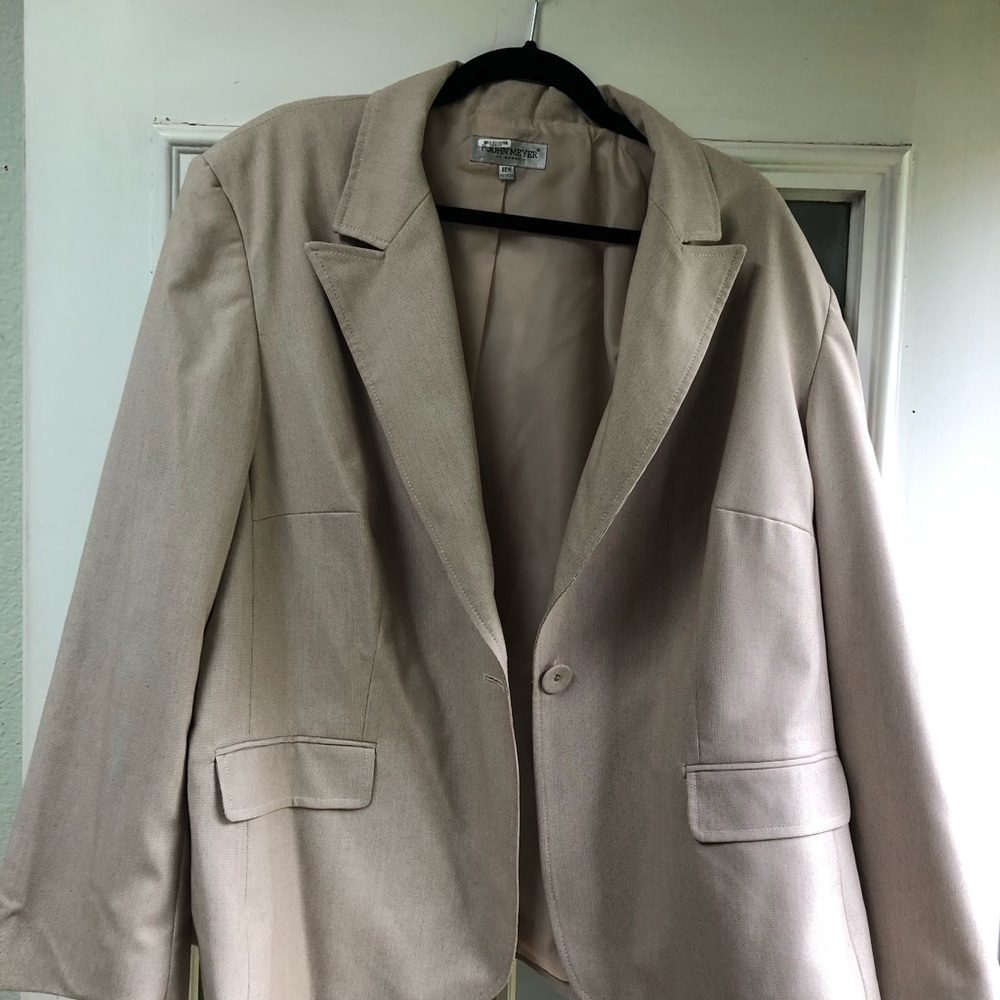 Cream Fall Blazer - Picture 7 of 8